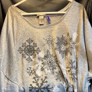 Stylish Gray Knit Top with Snowy design